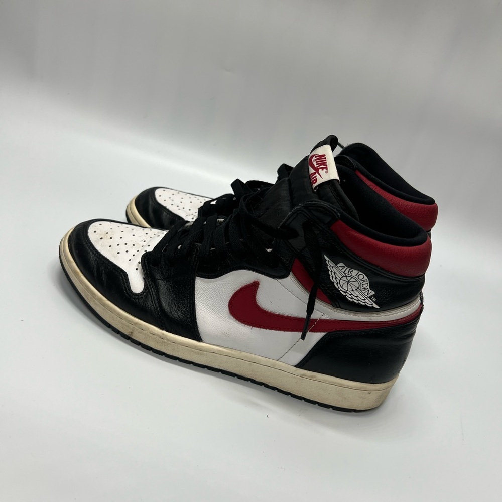Nike Air Jordan 1 Retro High OG Gym Red Black Sail  Size 11